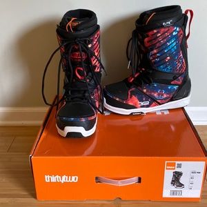 Snowboard boots